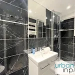 Urban Flat 120 - Charming 3 Bedroom Flat In Le Marais Παρίσι