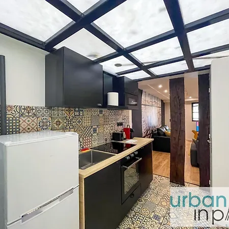 Urban Flat 120 - Charming 3 Bedroom Flat In Le Marais Paris