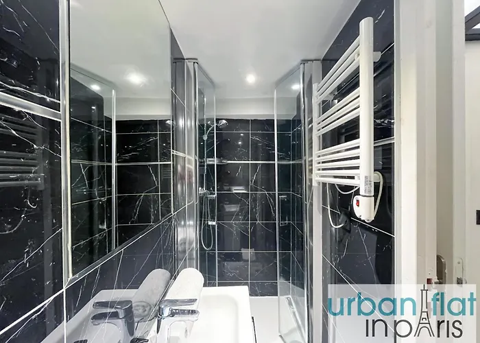 Апартаменты Urban Flat 120 - Charming 3 Bedroom Flat In Le Marais